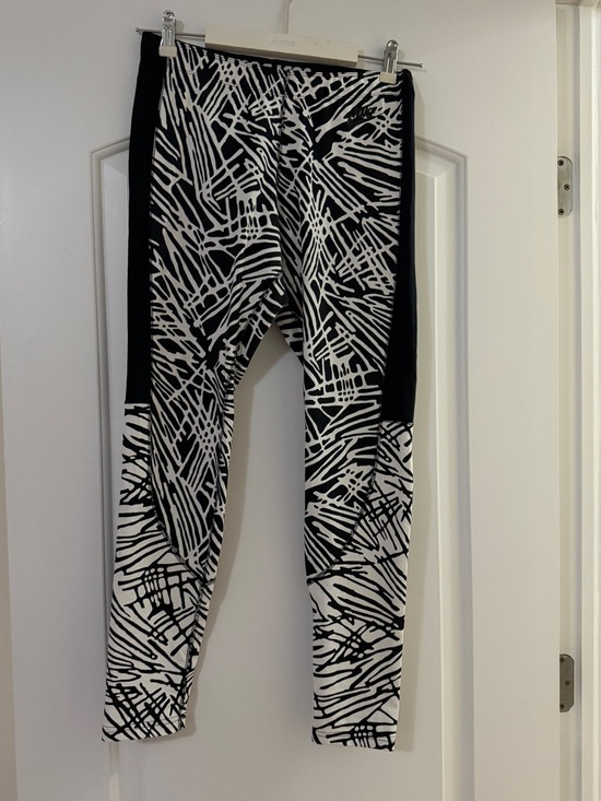 Nike Pants - Nike Black & White Zebra Print Leggings